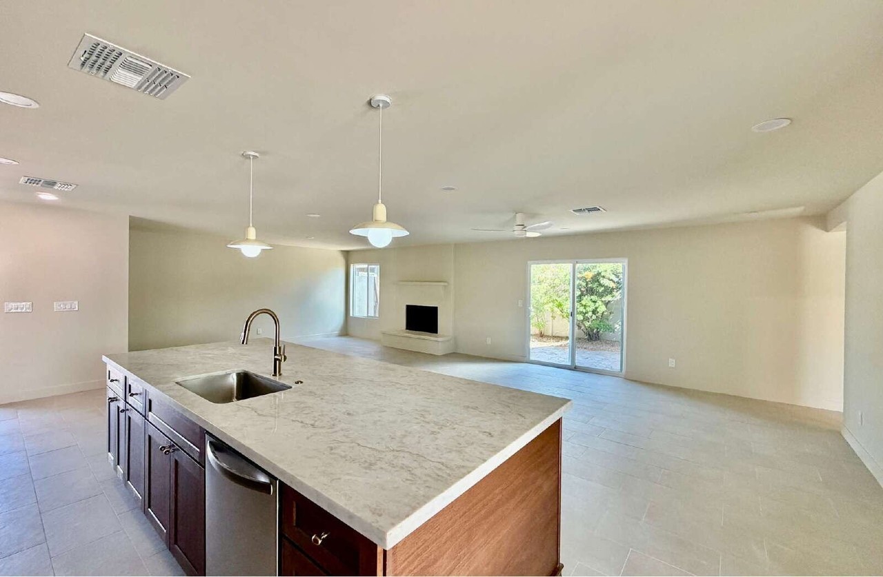 507 E Balboa Dr - Photo 4 of 22