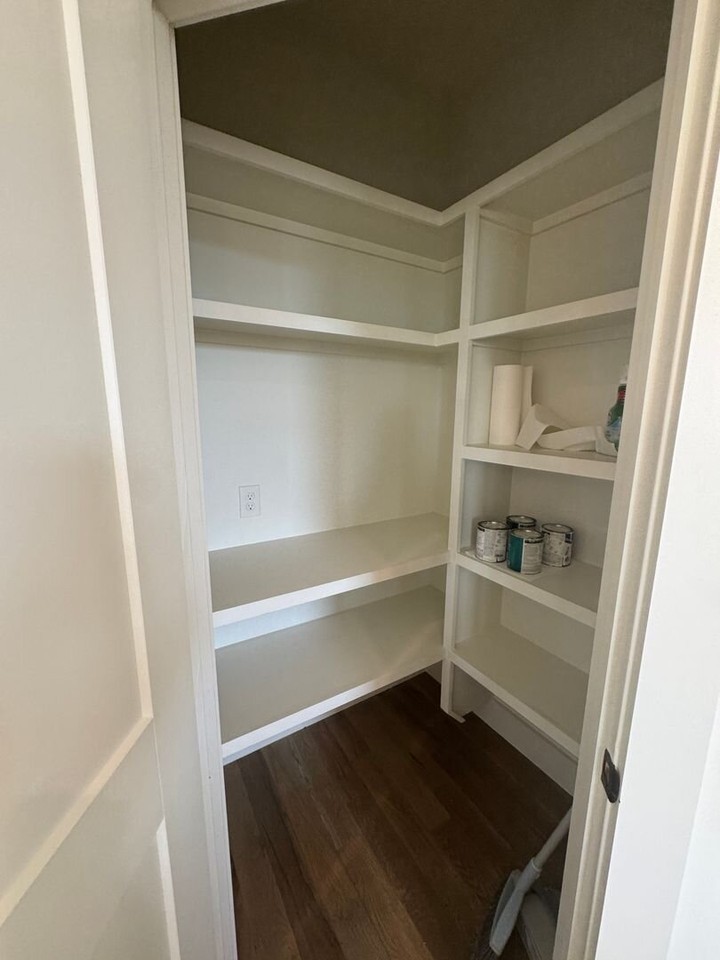 1531 E Stewarts Ln - Photo 6 of 33