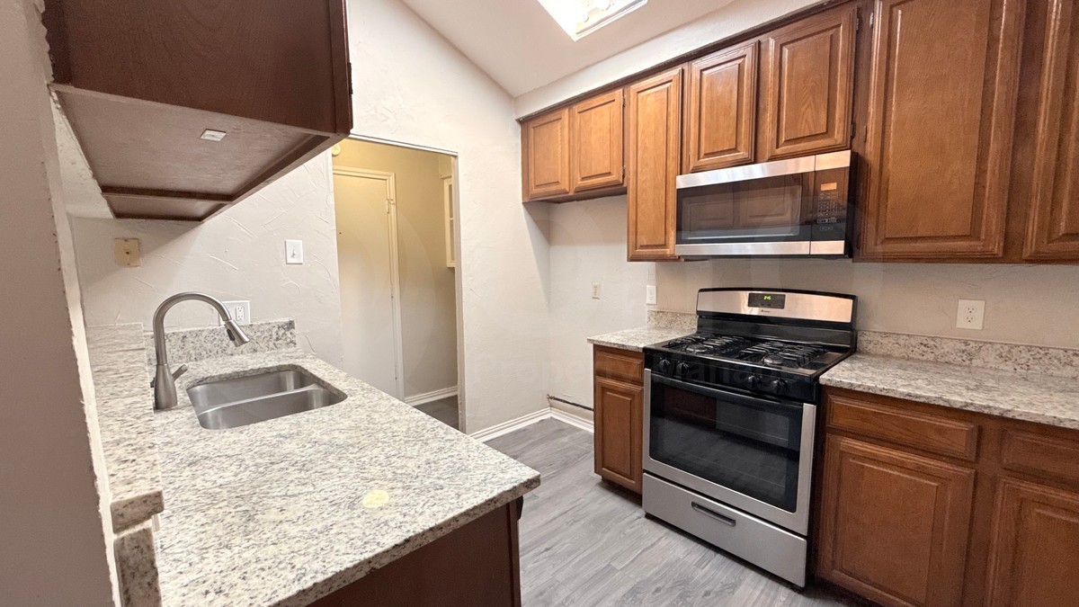 2013 Avignon Dr - Photo 3 of 28