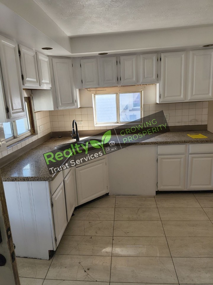 7425 Harvard Ave - Photo 5 of 18