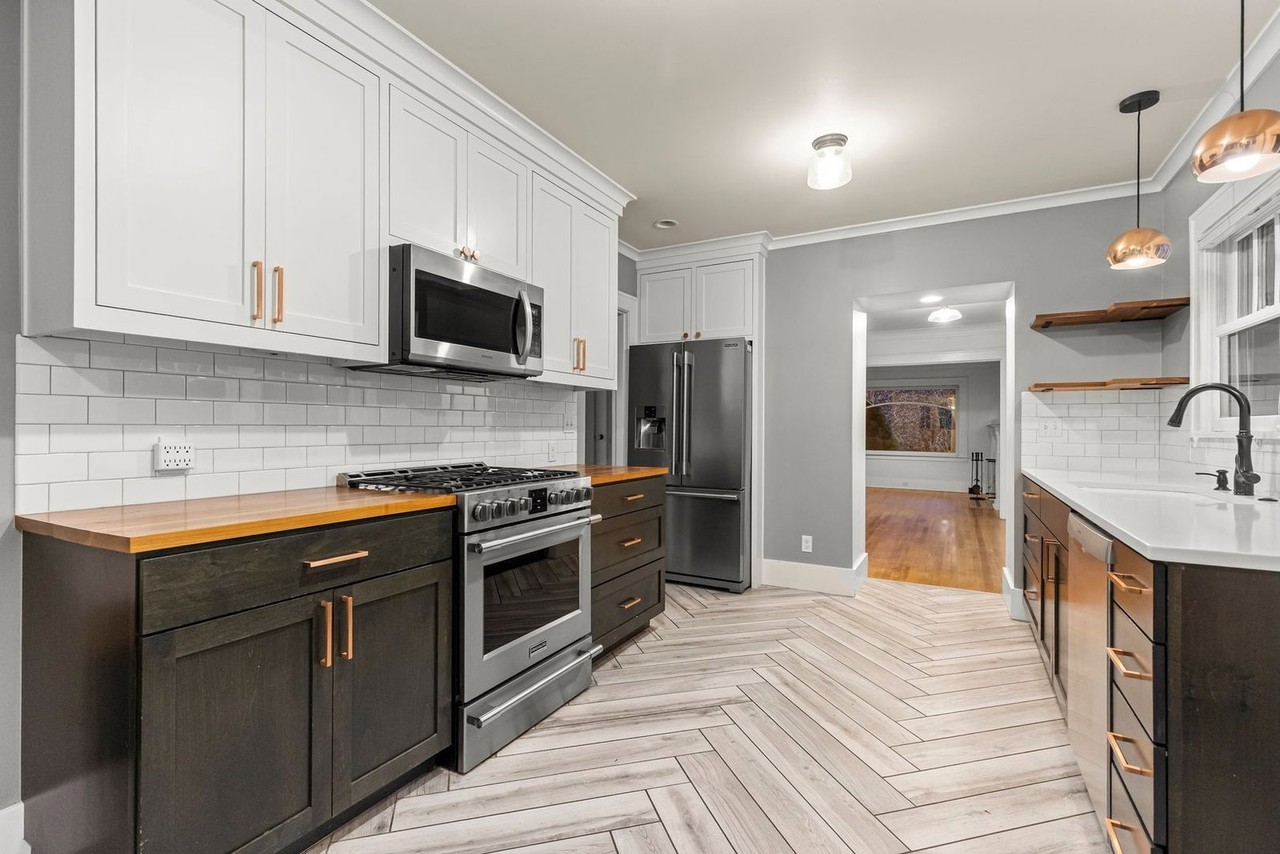 2836 Ne Bryce St - Photo 3 of 33