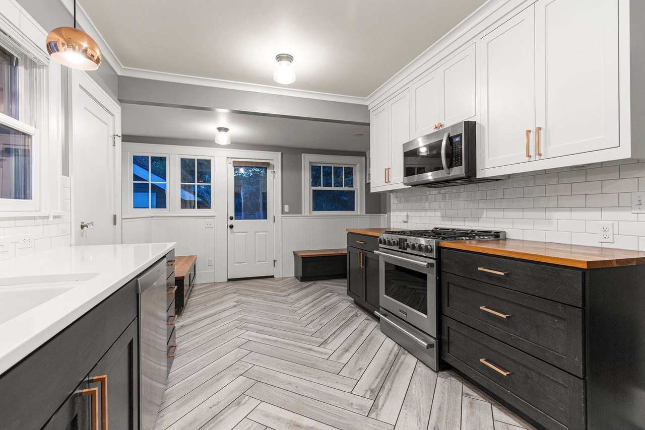 2836 Ne Bryce St - Photo 4 of 33
