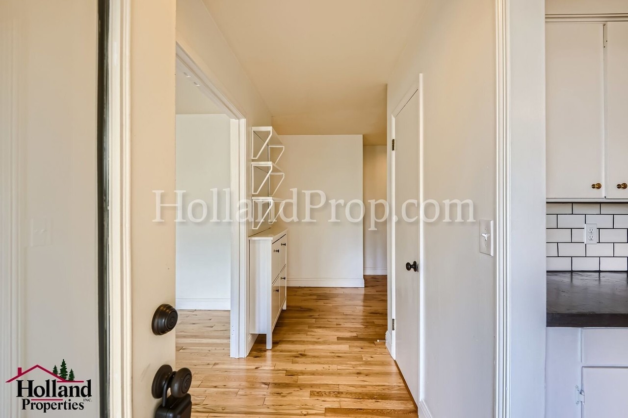 19366 View Dr - Photo 4 of 27