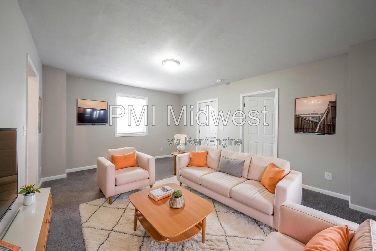 831 S Webster St - Photo 5 of 21