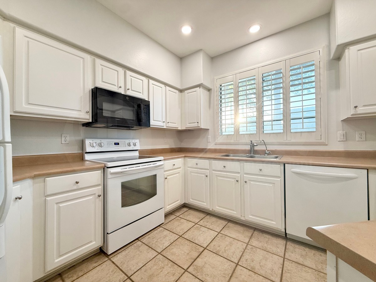 8180 E Shea Blvd #1006 - Photo 7 of 18