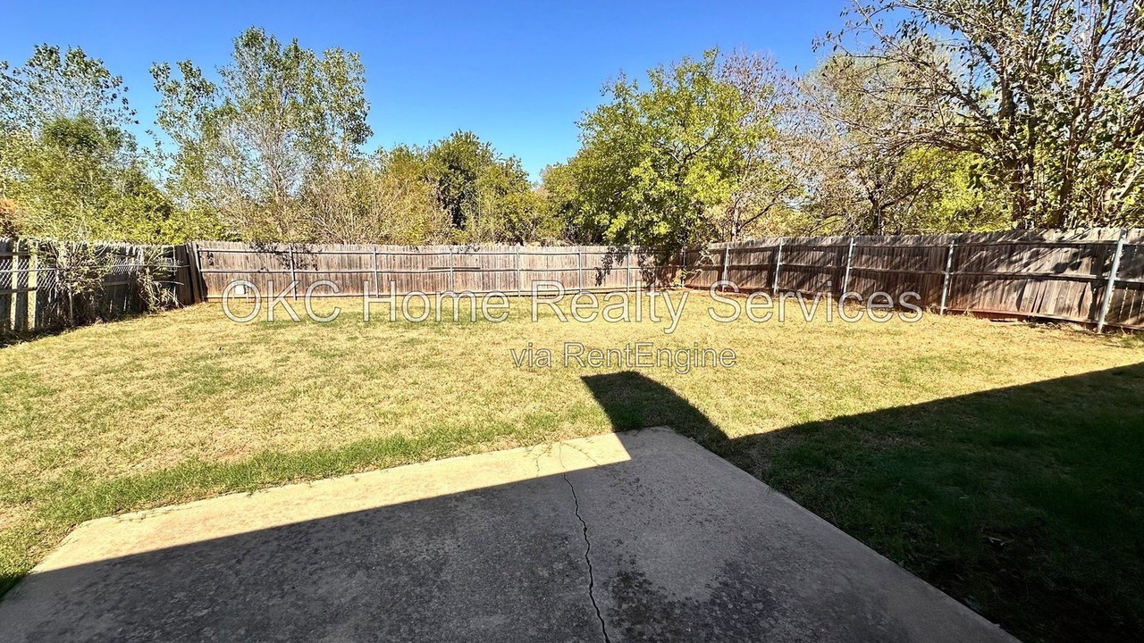 1105 Sw 81st St - Photo 3 of 23