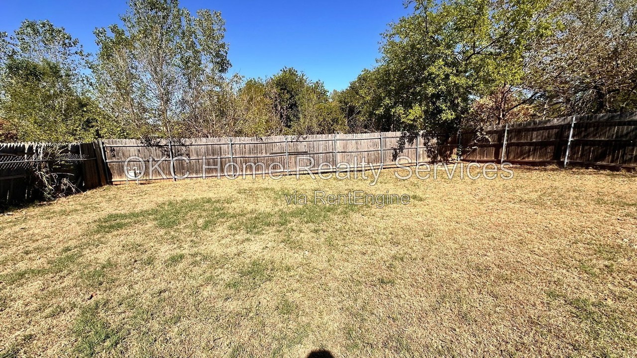 1105 Sw 81st St - Photo 4 of 23