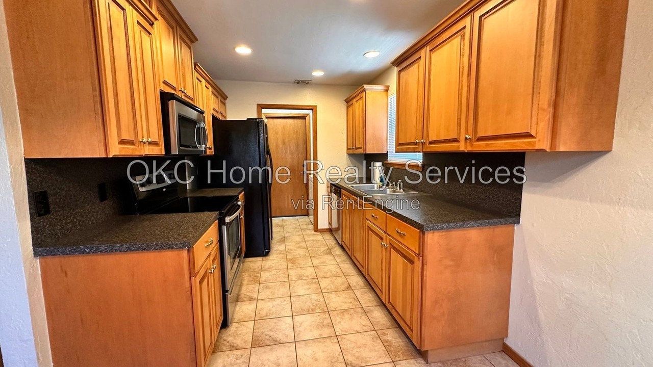 1105 Sw 81st St - Photo 7 of 23