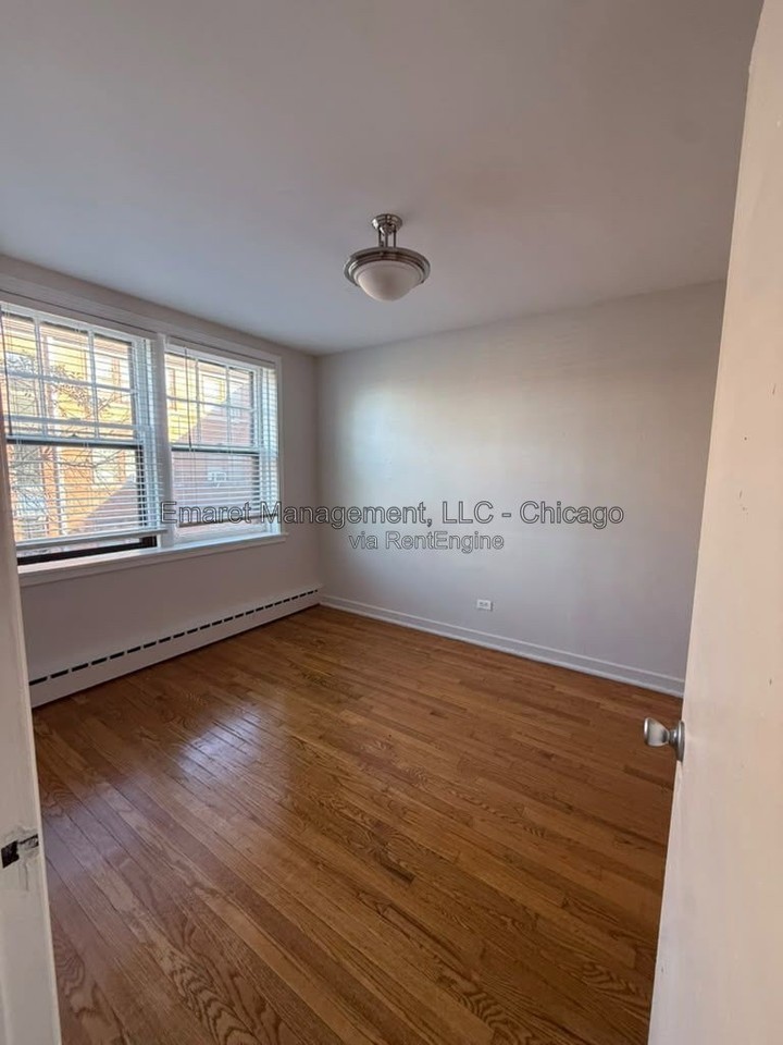 2409 W Berwyn Ave #2B - Photo 3 of 10