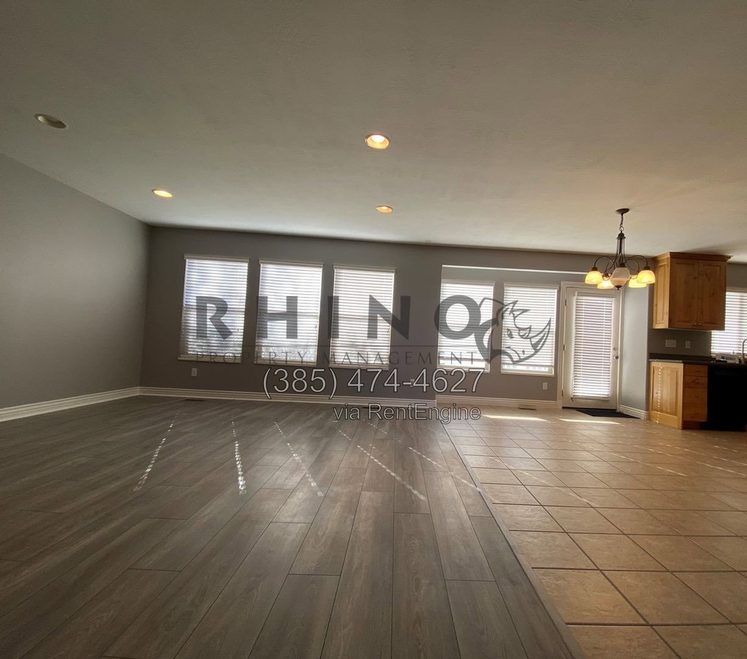 1767 W 2525 S - Photo 4 of 20