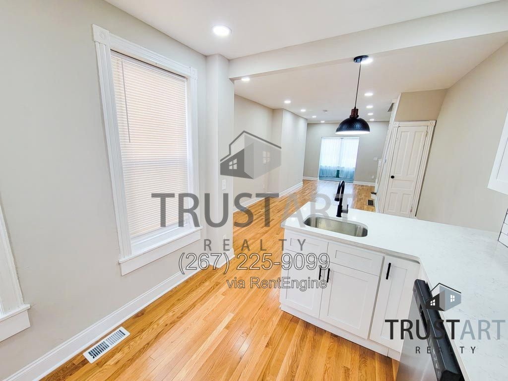2322 E Clearfield St #1 - Photo 4 of 43