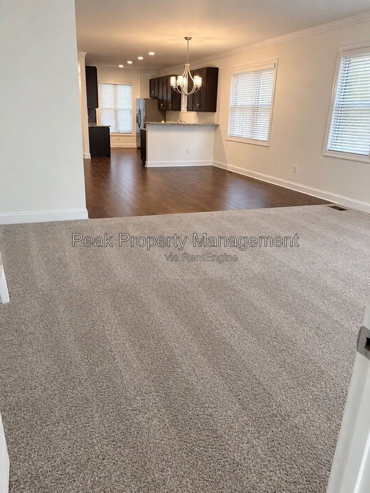 1529 N 31st St - Photo 3 of 22