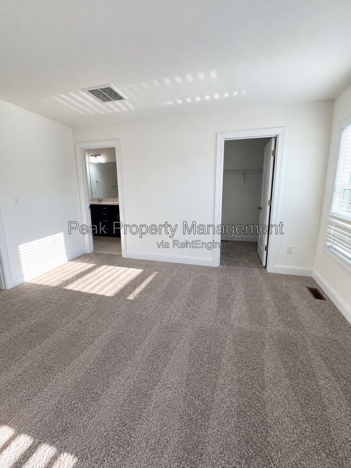 1529 N 31st St - Photo 5 of 22
