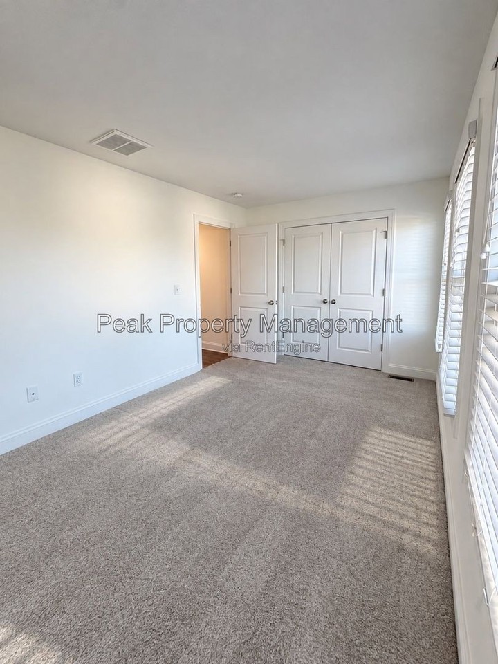 1529 N 31st St - Photo 6 of 22