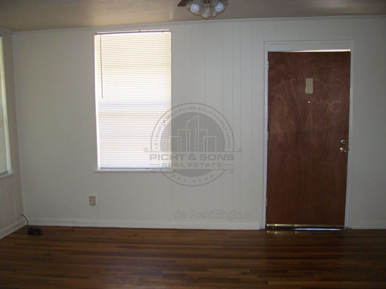 2032 Hollywood Dr #1 - Photo 4 of 9