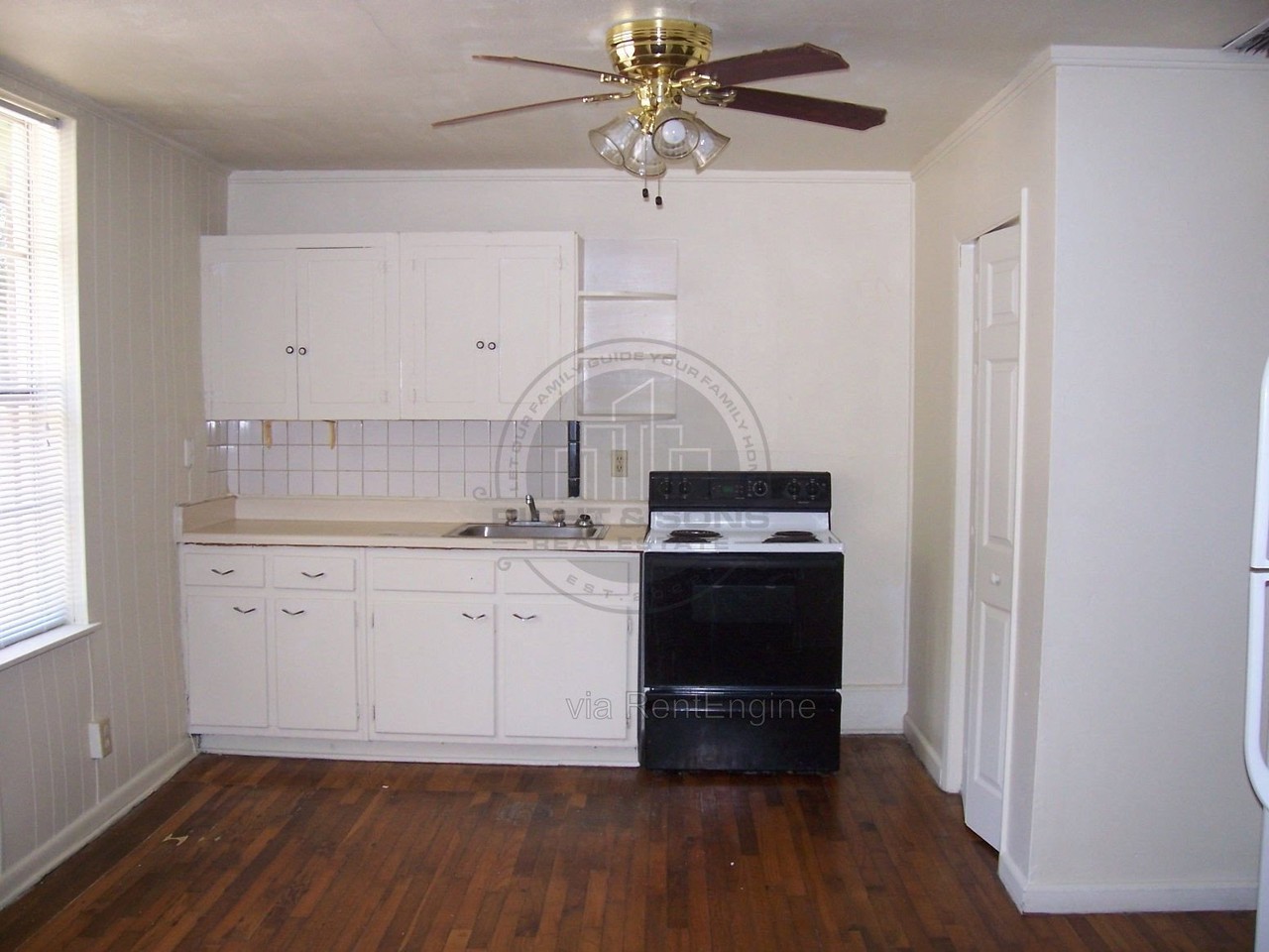 2032 Hollywood Dr #1 - Photo 7 of 9