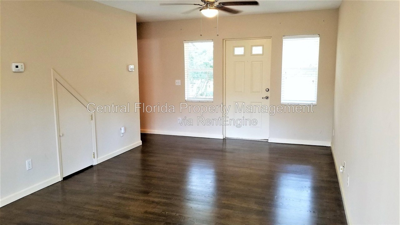 117 Hillside Ave - Photo 4 of 17