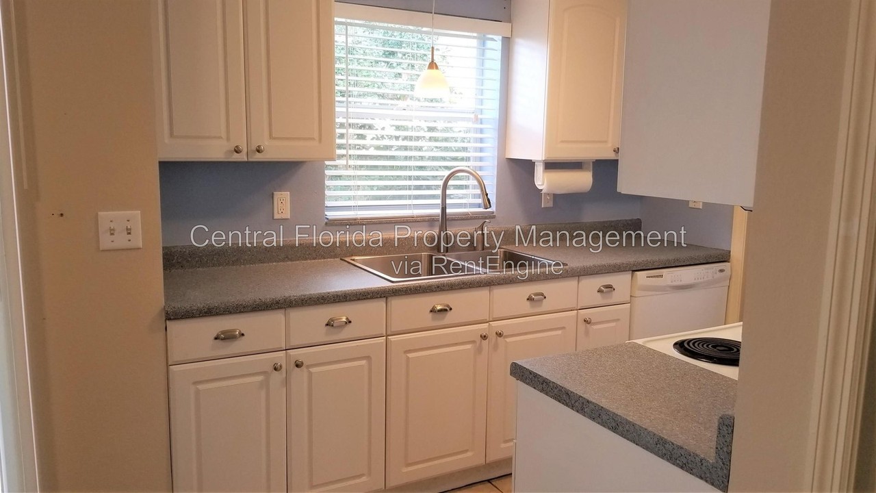117 Hillside Ave - Photo 5 of 17