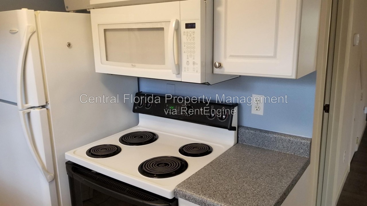 117 Hillside Ave - Photo 6 of 17