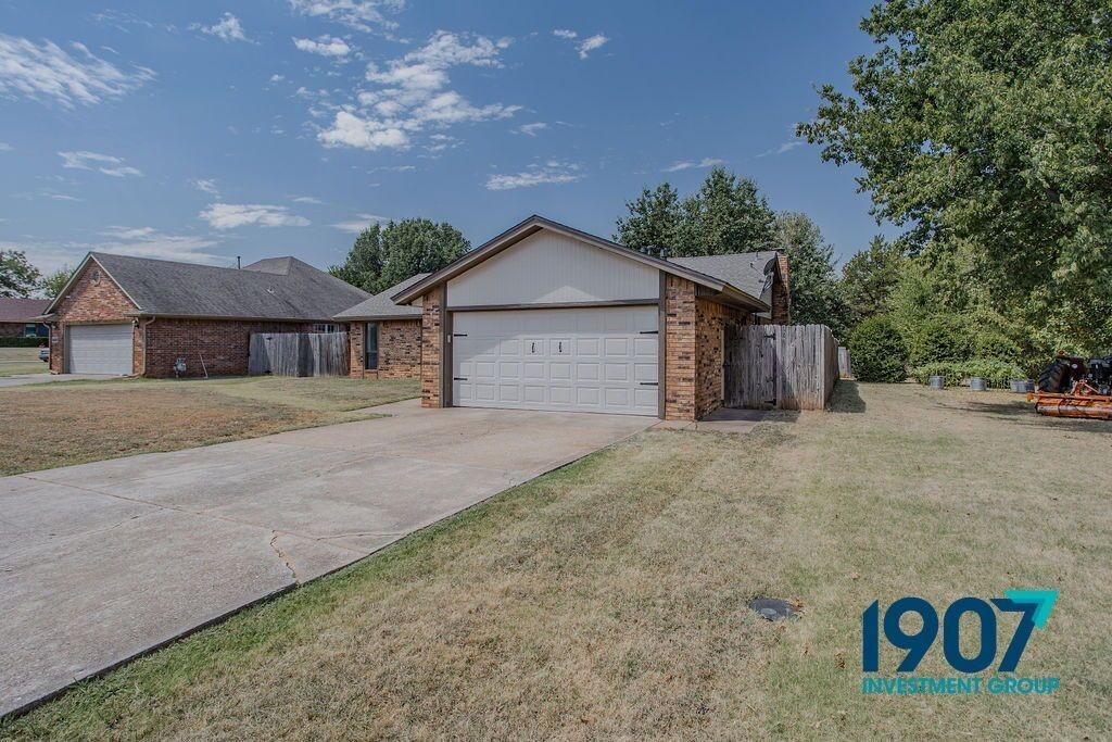 4612 Forest Hills Dr - Photo 3 of 31