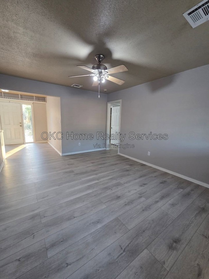 100 S Dallas Ave - Photo 3 of 20