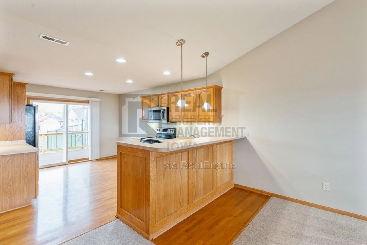 425 W Wright Rd - Photo 3 of 16