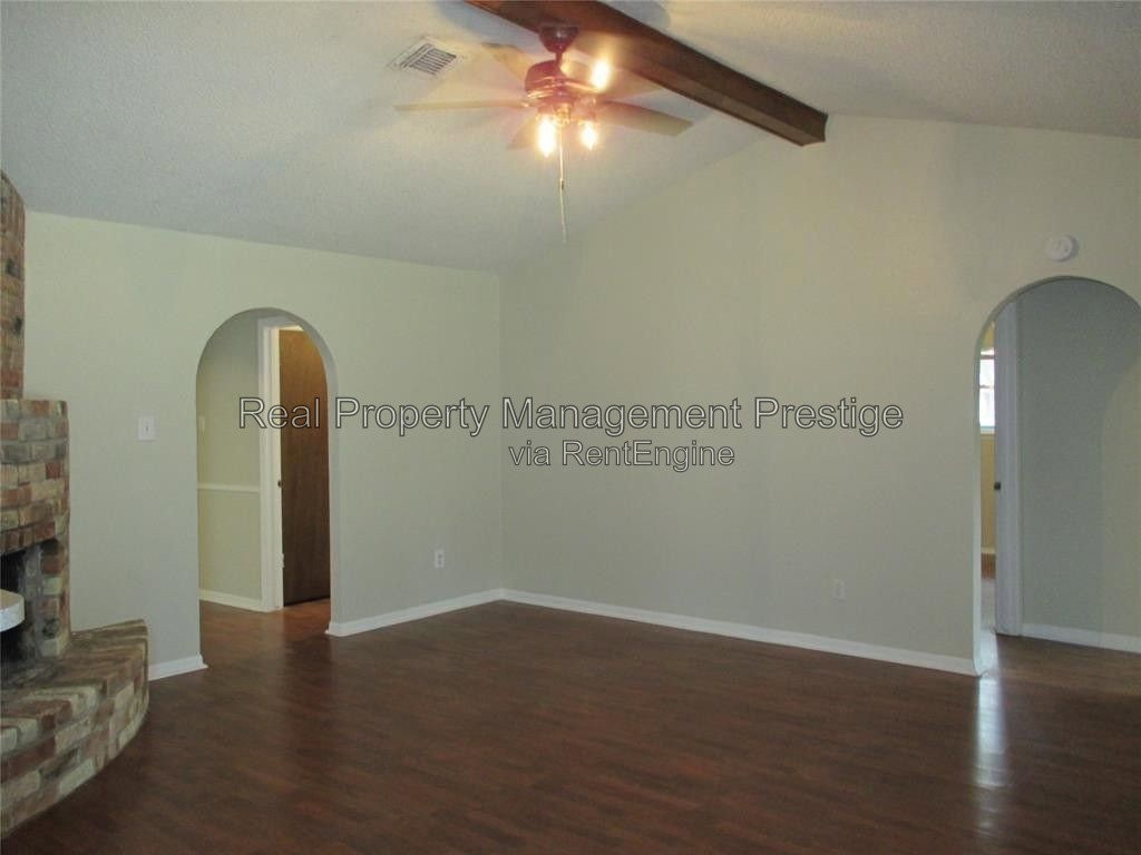 1122 Doris St - Photo 3 of 15