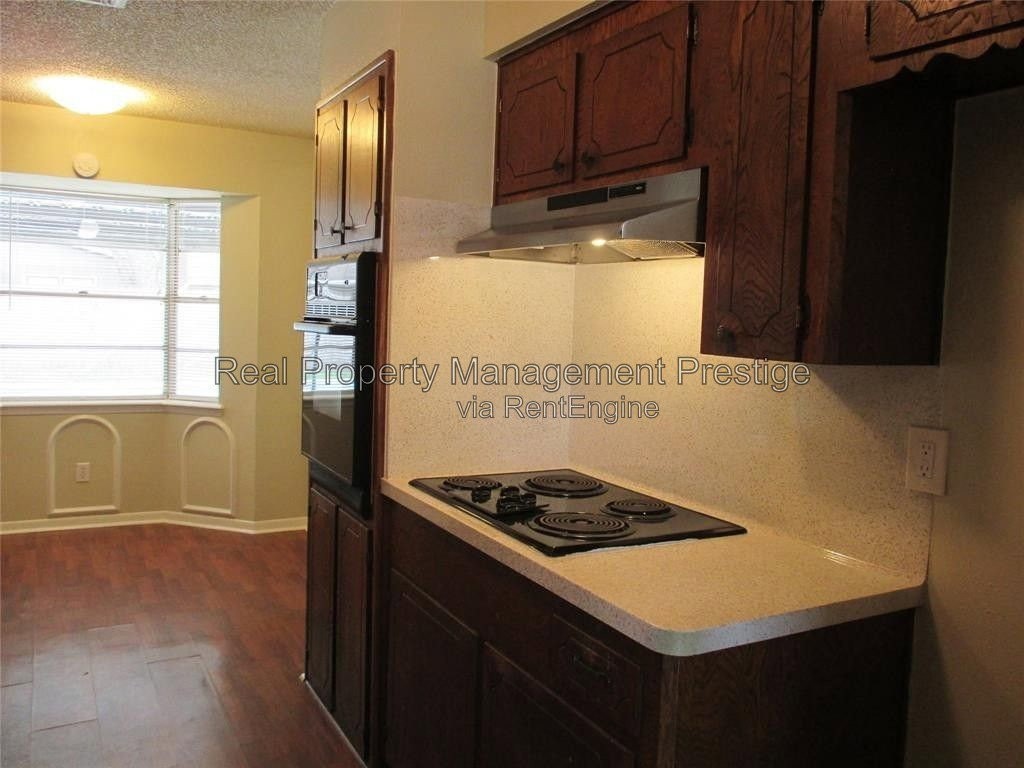 1122 Doris St - Photo 4 of 15