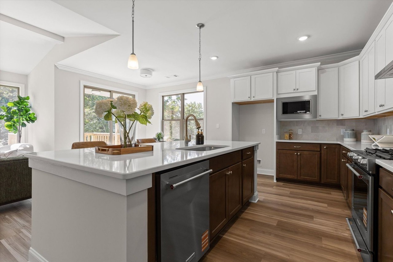 7005 Mercedes Ln - Photo 6 of 43