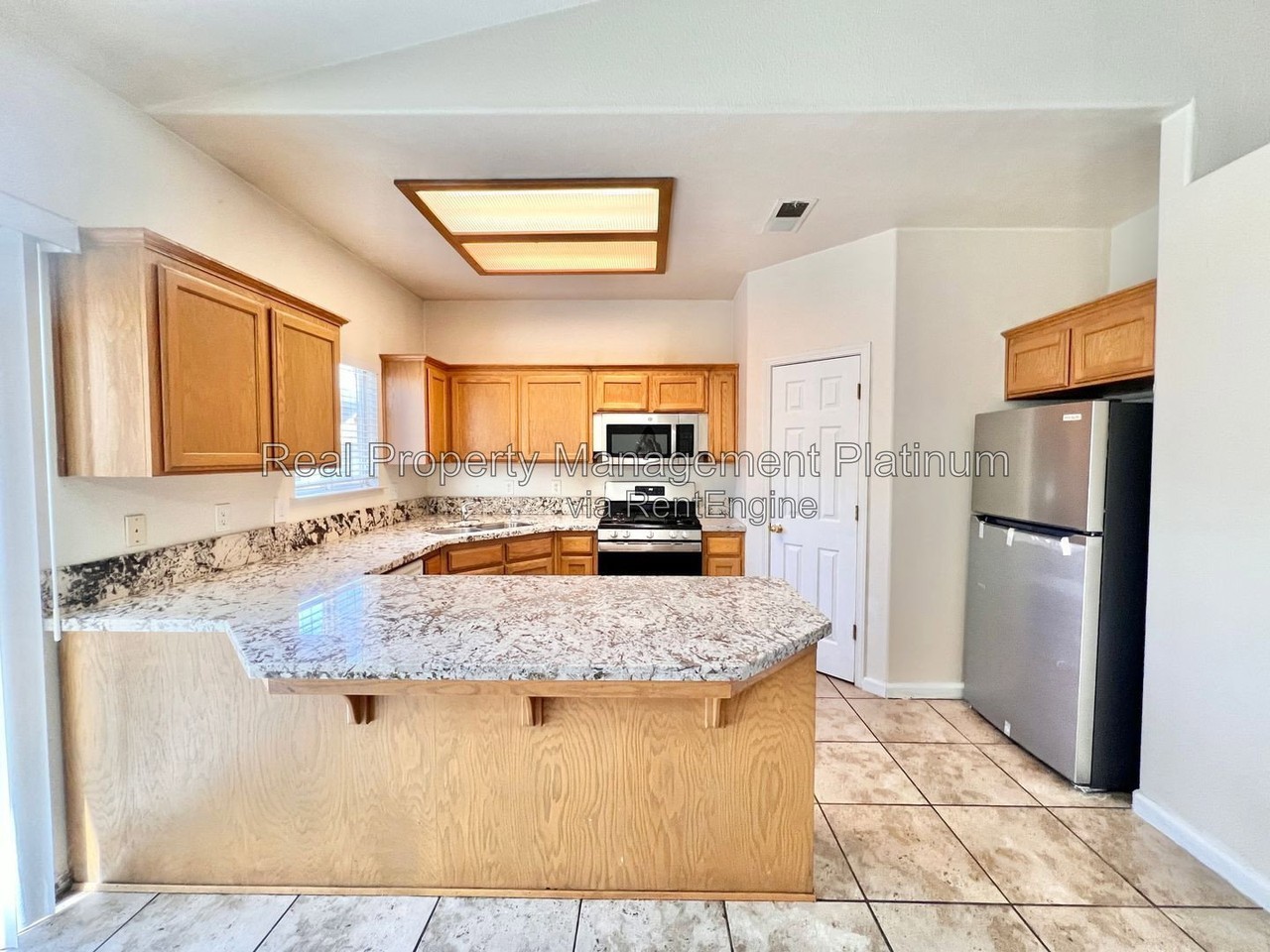 363 N Burgan Ave - Photo 4 of 29