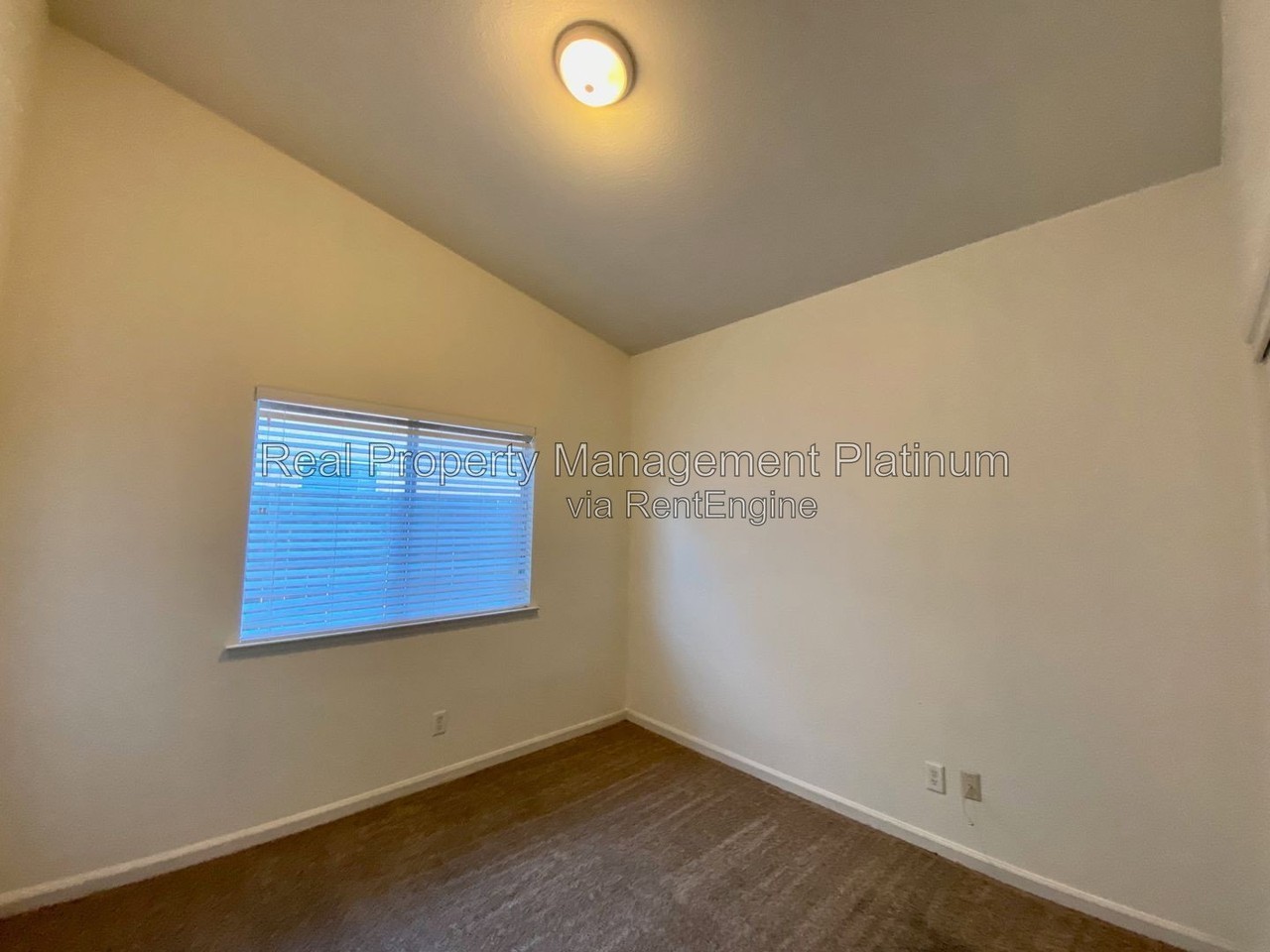 363 N Burgan Ave - Photo 5 of 29