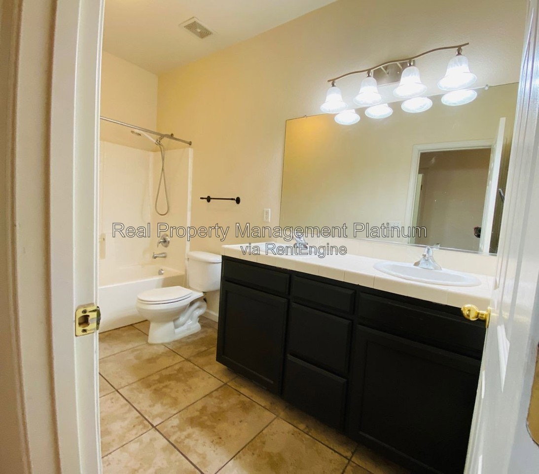 363 N Burgan Ave - Photo 6 of 29