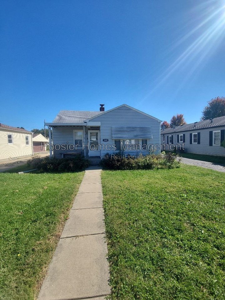 1809 Eisenhower Dr