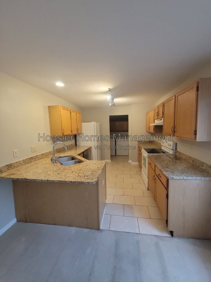 9893 Worthington Blvd - Photo 3 of 24