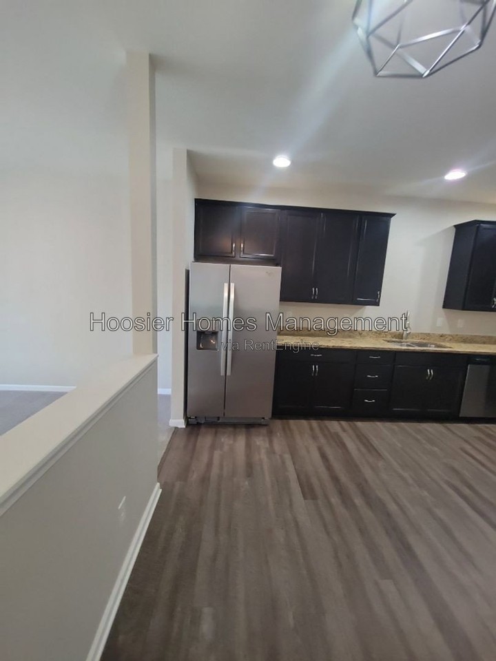 641 N Grant St - Photo 3 of 11