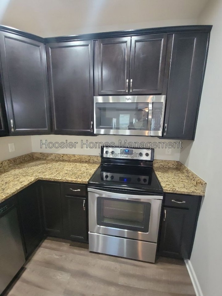 641 N Grant St - Photo 4 of 11
