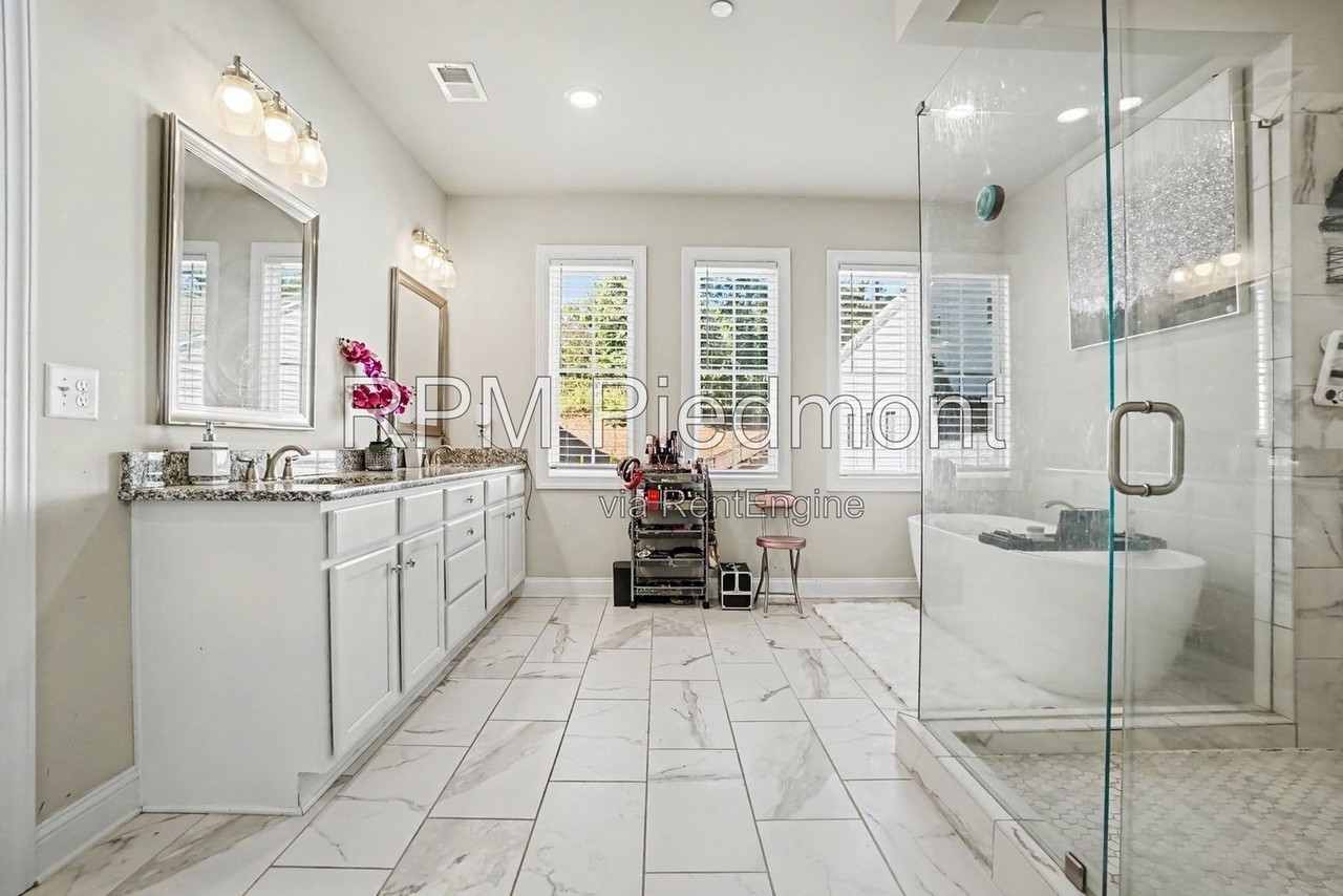 328 Senna St - Photo 5 of 40