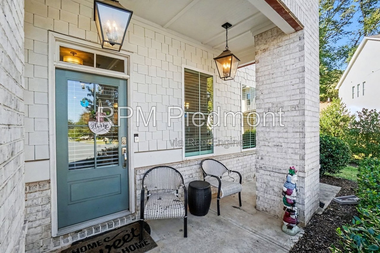 328 Senna St - Photo 7 of 40