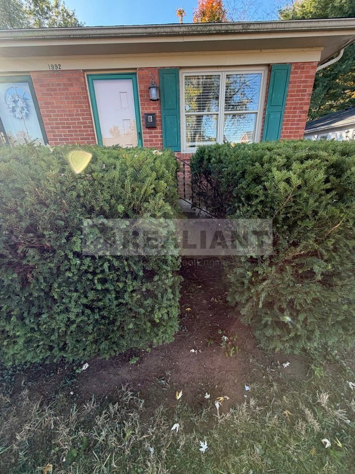 1992 Fair Oaks Dr #B - Photo 2 of 11