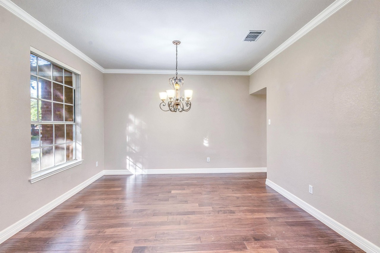 808 Goodspeed Pkwy - Photo 3 of 39
