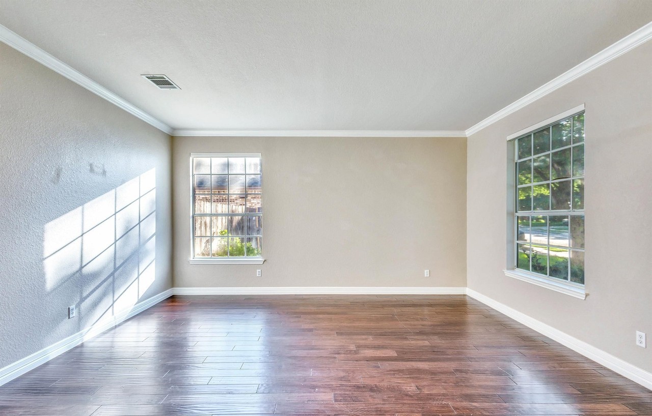 808 Goodspeed Pkwy - Photo 4 of 39