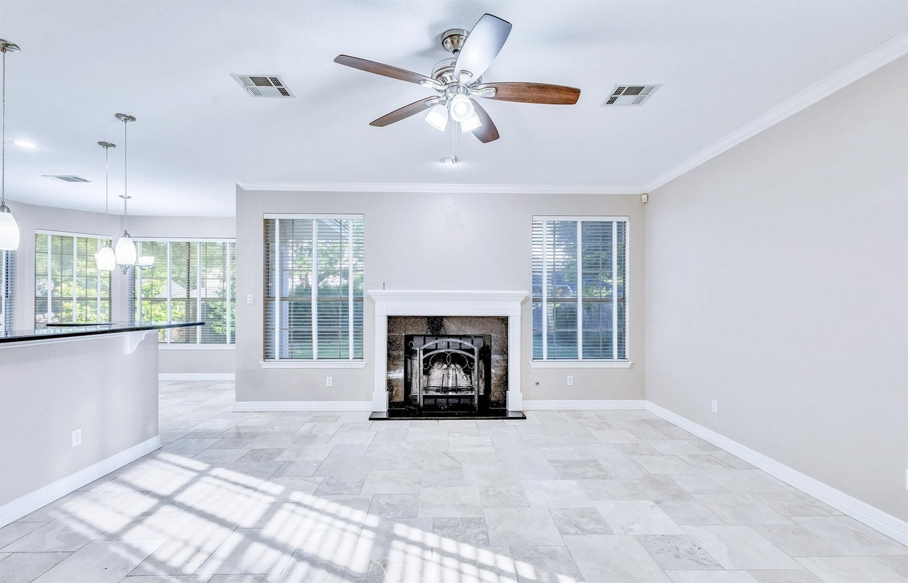 808 Goodspeed Pkwy - Photo 6 of 39