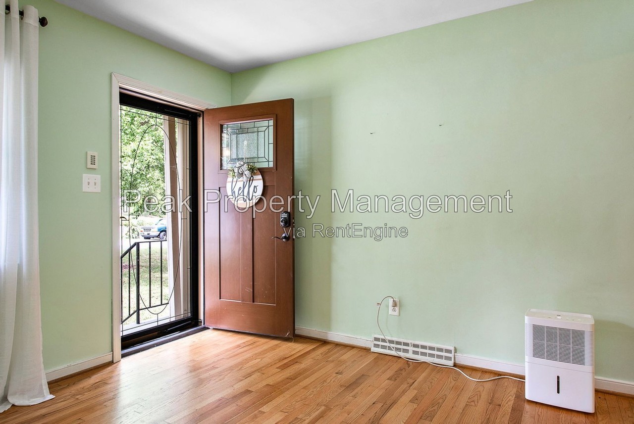 1613 Dena Dr - Photo 5 of 27