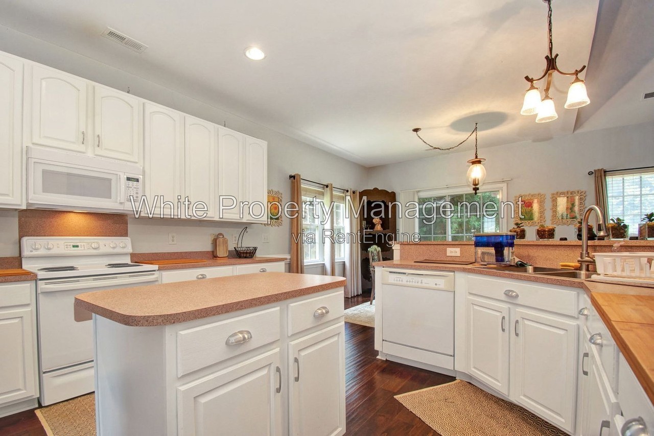 9920 Eden Hall Ct - Photo 4 of 36