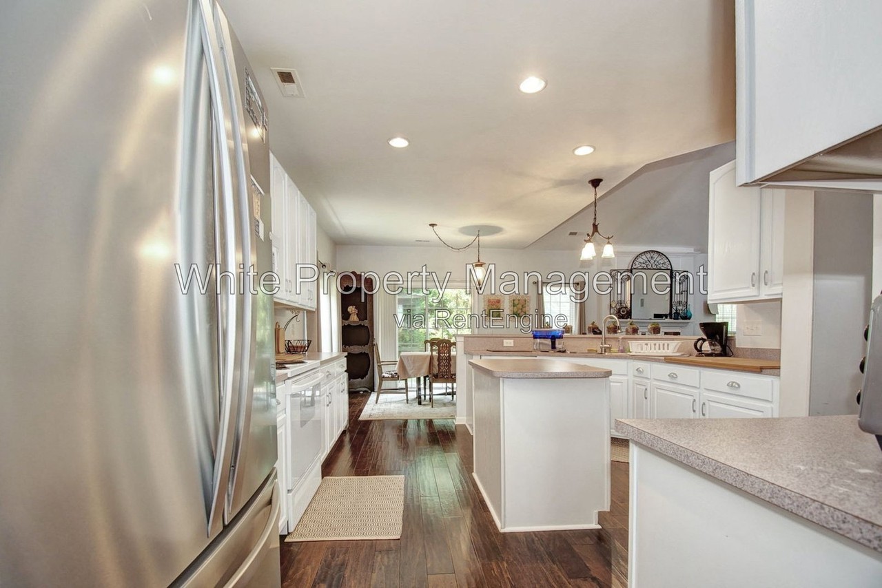 9920 Eden Hall Ct - Photo 7 of 36