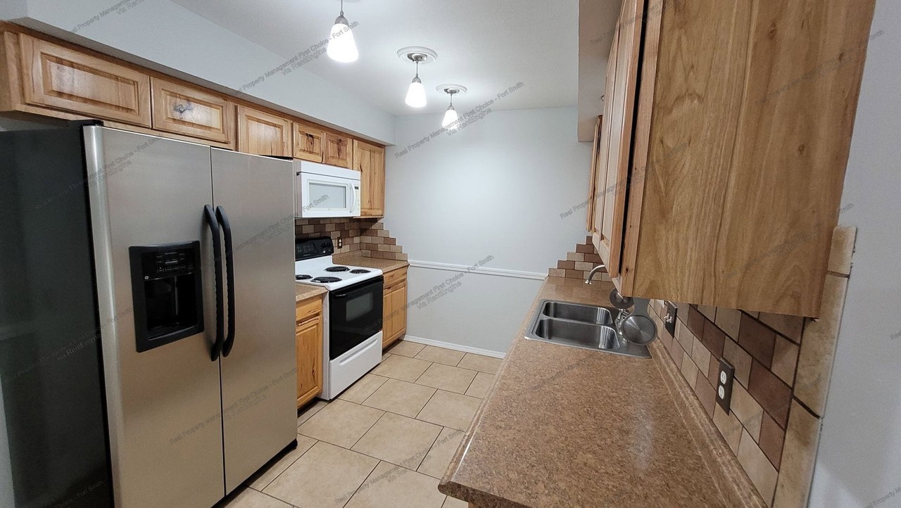 3404 Iola Ave - Photo 7 of 17
