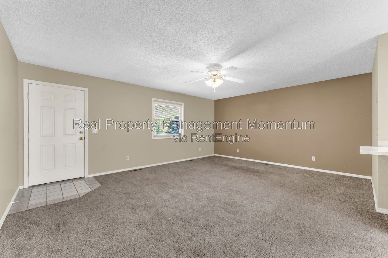 304 N Elm Ave - Photo 5 of 30