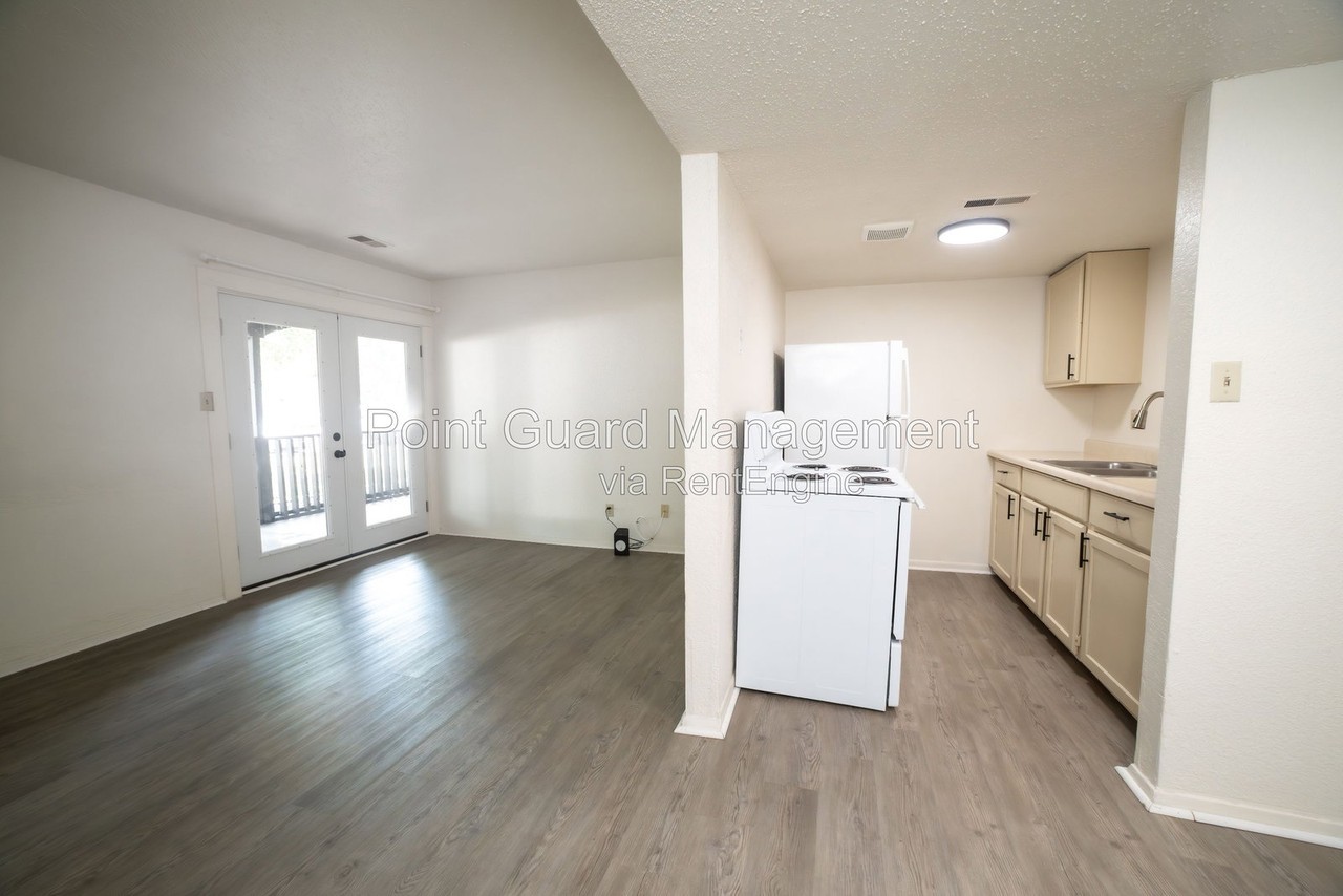 1513 Oxford Pl #1513-32 - Photo 7 of 22