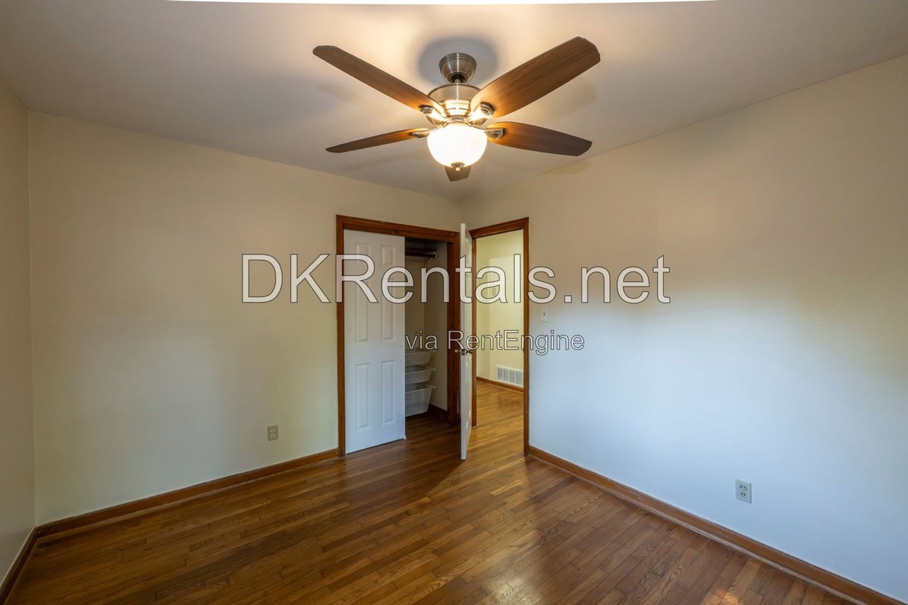 165 Charles Ave Se - Photo 3 of 24