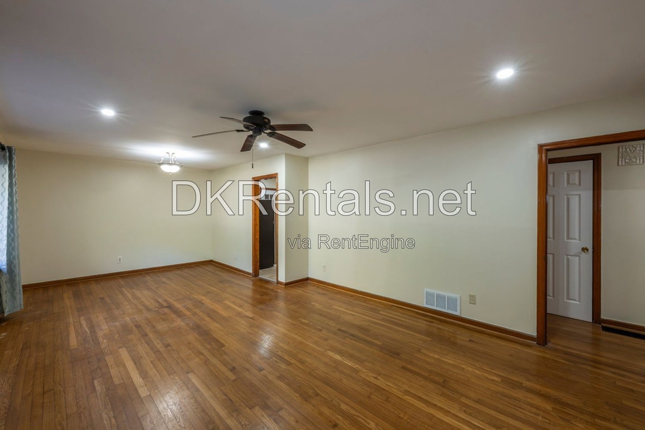 165 Charles Ave Se - Photo 6 of 24